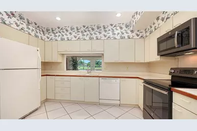 3864 Chatsworth Greene Court #10, Sarasota, FL 34235 - Photo 8