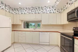 3864 Chatsworth Greene Ct, Sarasota, FL 34235 - Photo 8