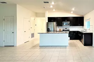 3540 74th Ave Cir E, Sarasota, FL 34243 - Photo 2