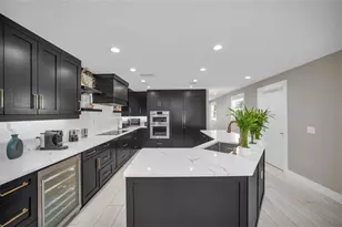 7149 Longboat Dr N, Longboat Key, FL 34228 - Photo 4