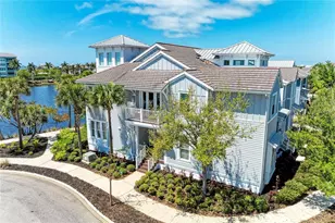 348 Sapphire Lake Dr, Bradenton, FL 34209 - Photo 2