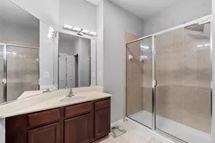 3831 Parkridge Cir, Sarasota, FL 34243 - Photo 18