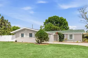 2949 Bougainvillea St, Sarasota, FL 34239 - Photo 4