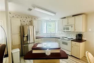 2305 Bay Dr, Bradenton, FL 34207 - Photo 4
