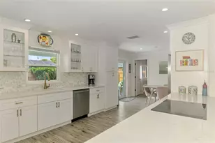 5410 Creeping Hammock Dr, Sarasota, FL 34231 - Photo 10