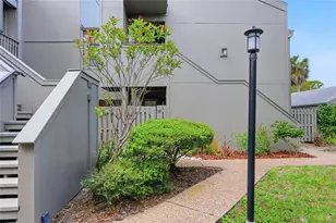 135 Woodland Pl, Osprey, FL 34229 - Photo 2