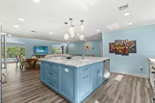 704 Tropical Cir, Sarasota, FL 34242 - Photo 12