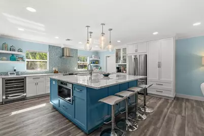 704 Tropical Circle, Sarasota, FL 34242 - Photo 10