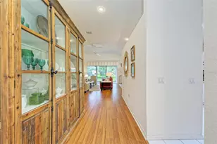 4916 Linsey Ct, Sarasota, FL 34243 - Photo 10