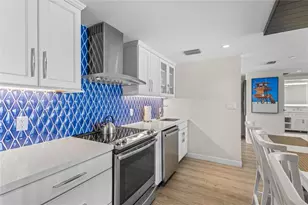 230 Sands Point Rd, Longboat Key, FL 34228 - Photo 18