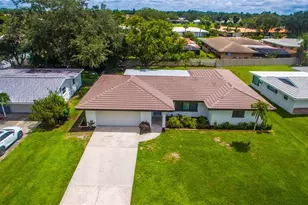 3317 Pine Valley Dr, Sarasota, FL 34239 - Photo 2