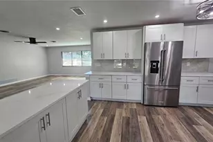 3317 Pine Valley Dr, Sarasota, FL 34239 - Photo 4