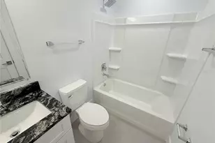 1013 3rd St W, Bradenton, FL 34205 - Photo 10