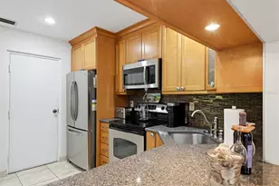 3351 Thornwood Rd, Sarasota, FL 34231 - Photo 12