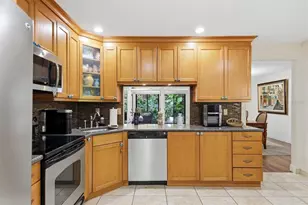 3351 Thornwood Rd, Sarasota, FL 34231 - Photo 10