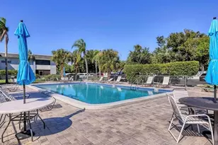 5509 Fountain Lake Cir, Bradenton, FL 34207 - Photo 2