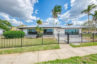 1822 Riverside Drive E, Bradenton, FL 34208 - Photo 2