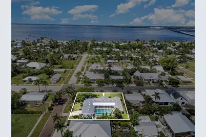 625 W Olympia Avenue, Punta Gorda, FL 33950 - Photo 1