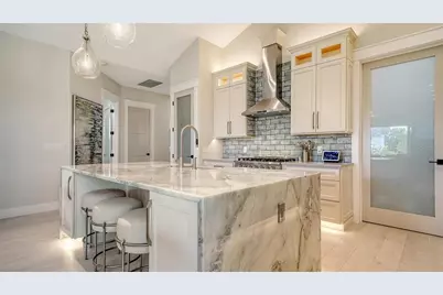 5930 Briarwood Avenue, Sarasota, FL 34231 - Photo 12