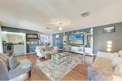 7236 Las Casas Dr, Sarasota, FL 34243 - Photo 8