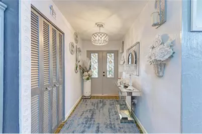 7236 Las Casas Dr, Sarasota, FL 34243 - Photo 10