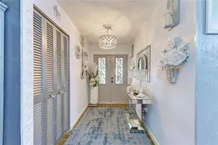 7236 Las Casas Dr, Sarasota, FL 34243 - Photo 10