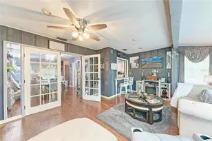 7236 Las Casas Dr, Sarasota, FL 34243 - Photo 18