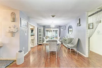 7236 Las Casas Dr, Sarasota, FL 34243 - Photo 12