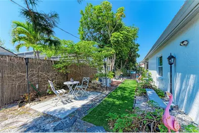 7236 Las Casas Dr, Sarasota, FL 34243 - Photo 36