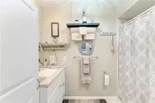 7236 Las Casas Dr, Sarasota, FL 34243 - Photo 28