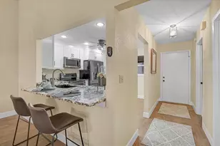 892 Country Club Cir, Venice, FL 34293 - Photo 10