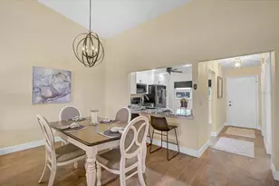 892 Country Club Cir, Venice, FL 34293 - Photo 12