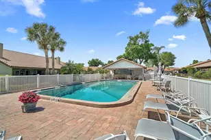 892 Country Club Cir, Venice, FL 34293 - Photo 8