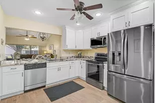 892 Country Club Cir, Venice, FL 34293 - Photo 4