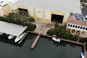 570 Blackburn Point Rd, Osprey, FL 34229 - Photo 4