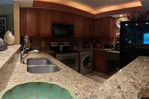 2740 Coconut Bay Ln, Sarasota, FL 34237 - Photo 2