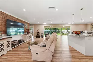 7101 Fairway Bend Cir, Sarasota, FL 34243 - Photo 10