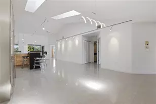 5588 Golf Pointe Dr, Sarasota, FL 34243 - Photo 10