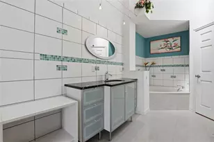 5588 Golf Pointe Dr, Sarasota, FL 34243 - Photo 28