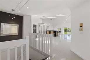 5588 Golf Pointe Dr, Sarasota, FL 34243 - Photo 6