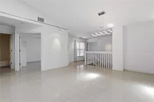 5588 Golf Pointe Dr, Sarasota, FL 34243 - Photo 8