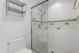 5588 Golf Pointe Dr, Sarasota, FL 34243 - Photo 30