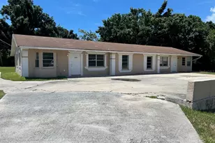 1031 30th Ave E, Bradenton, FL 34208 - Photo 2