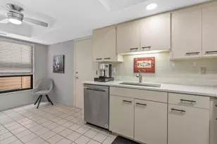 3862 Wilshire Cir W, Sarasota, FL 34238 - Photo 12