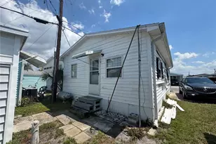 2049 Champion St, Sarasota, FL 34231 - Photo 4