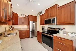 111 Auburn Woods Cir, Venice, FL 34292 - Photo 12