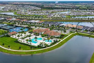 17022 Cresswind Ter, Lakewood Ranch, FL 34211 - Photo 2