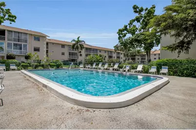 3987 Maceachen Boulevard #133, Sarasota, FL 34233 - Photo 2