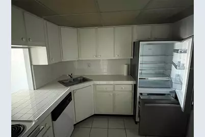 2760 Coconut Bay Ln Lane #2312 (3H), Sarasota, FL 34237 - Photo 4