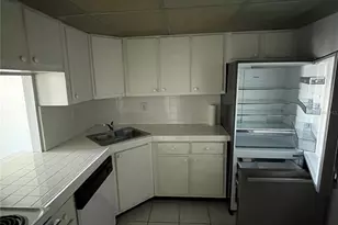 2760 Coconut Bay Ln Ln, Sarasota, FL 34237 - Photo 4